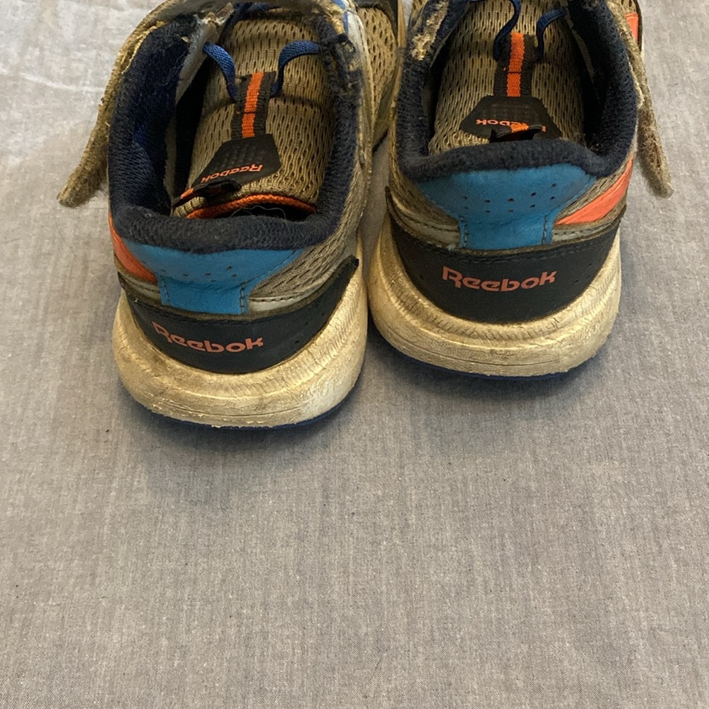 Reebok shoes - Picture 2 of 3